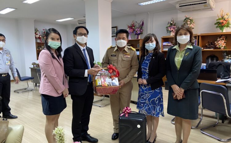  ชมรมธนาคารจังหวัดเชียงใหม่ นำโดยประธานชมรมฯ คุณสุรชาติ ภีระคำ พร้อมด้วยคณะกรรมการฯ เข้าสวัสดีปีใหม่ 2565  คุณประจญ ปรัชญ์สกุล ผู้ว่าราชการจังหวัดเชียงใหม่ คุณสุรพล ปลื้มดี ผู้อำนวยการศูนย์ส่งเสริมอุตสาหกรรมภาคที่ 1  ท่านผู้จัดการภาค, ผู้จัดการเขต, ผู้บริหารธนาคารสมาชิกชมรมธนาคาร จ.เชียงใหม่  และ คุณอนันต์ บุญมหาธนากร ที่ปรึกษาชมรมธนาคาร จ.เชียงใหม่